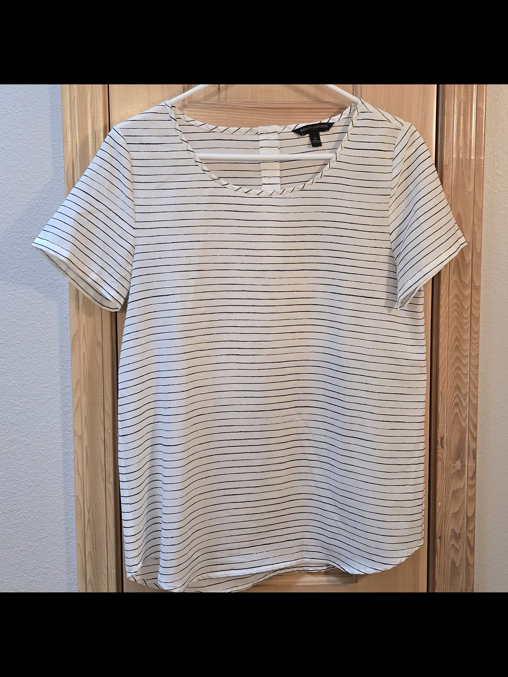BANANA REPUBLIC FACTORY Top Small Cream With Black Stripes Short Sleeves Women's